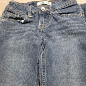L.E.I. Chelsea. Low Rise. Boot Cut. Dark Denim Jeans. Girls Size 7 Slim.